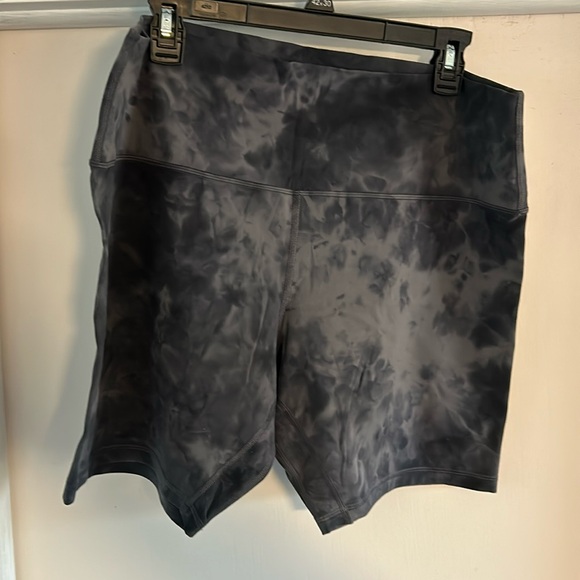 Lululemon align bike shorts size 18 - Picture 1 of 4